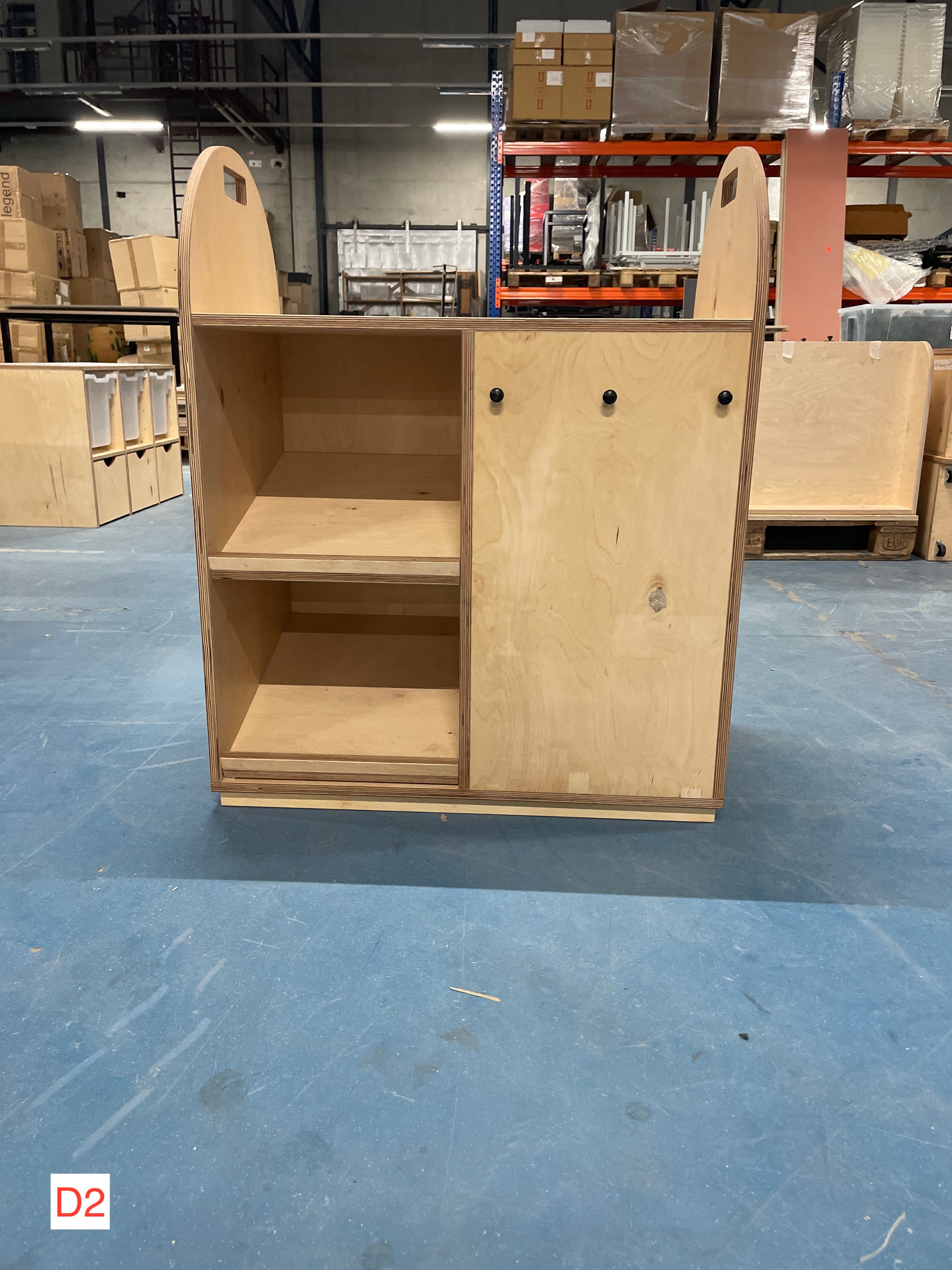 winkel 2 kanten, met schappen, ronde boog, op plint