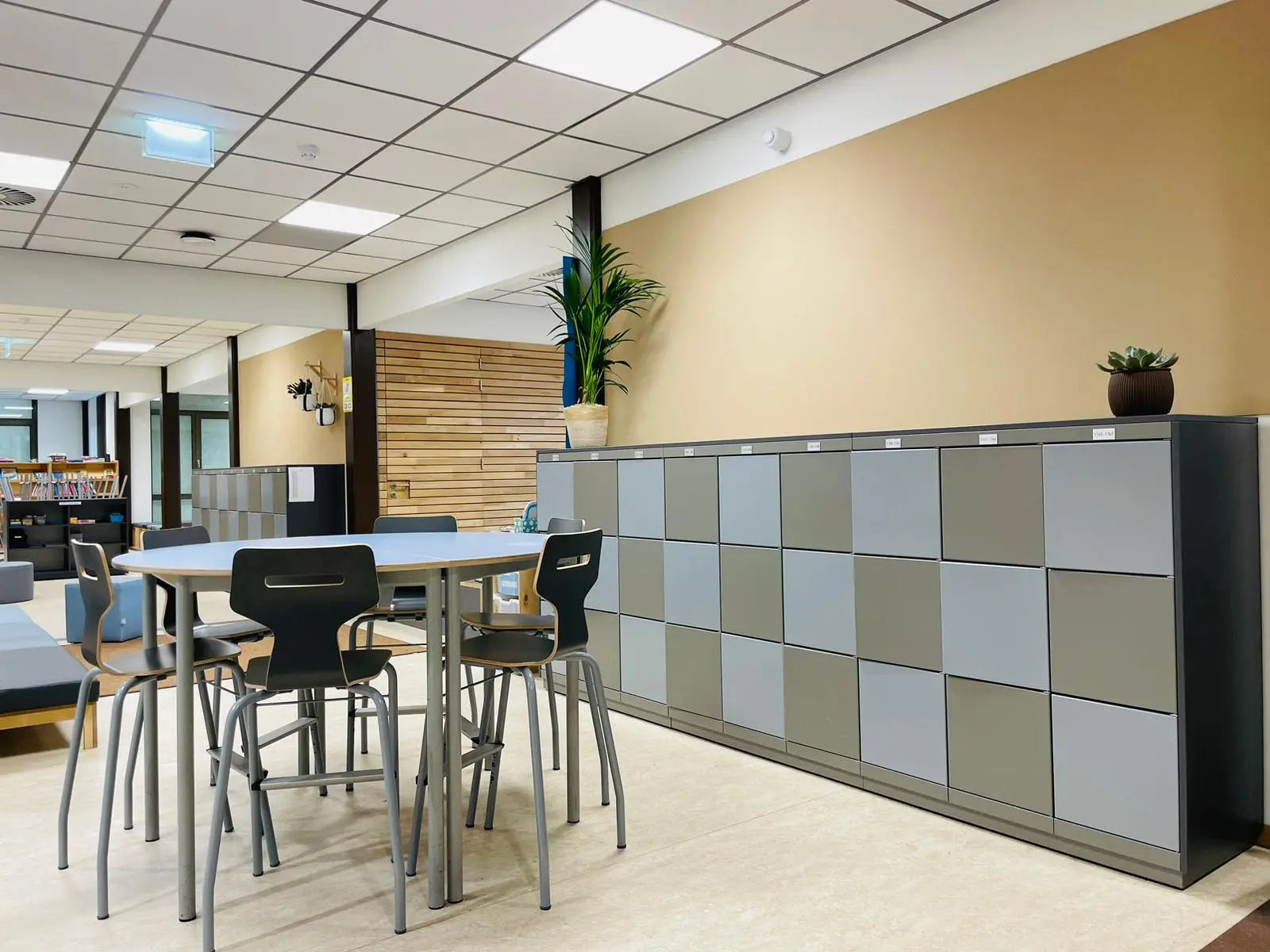 professioneel meubilair voor voorgezet onderwijs de Diamant