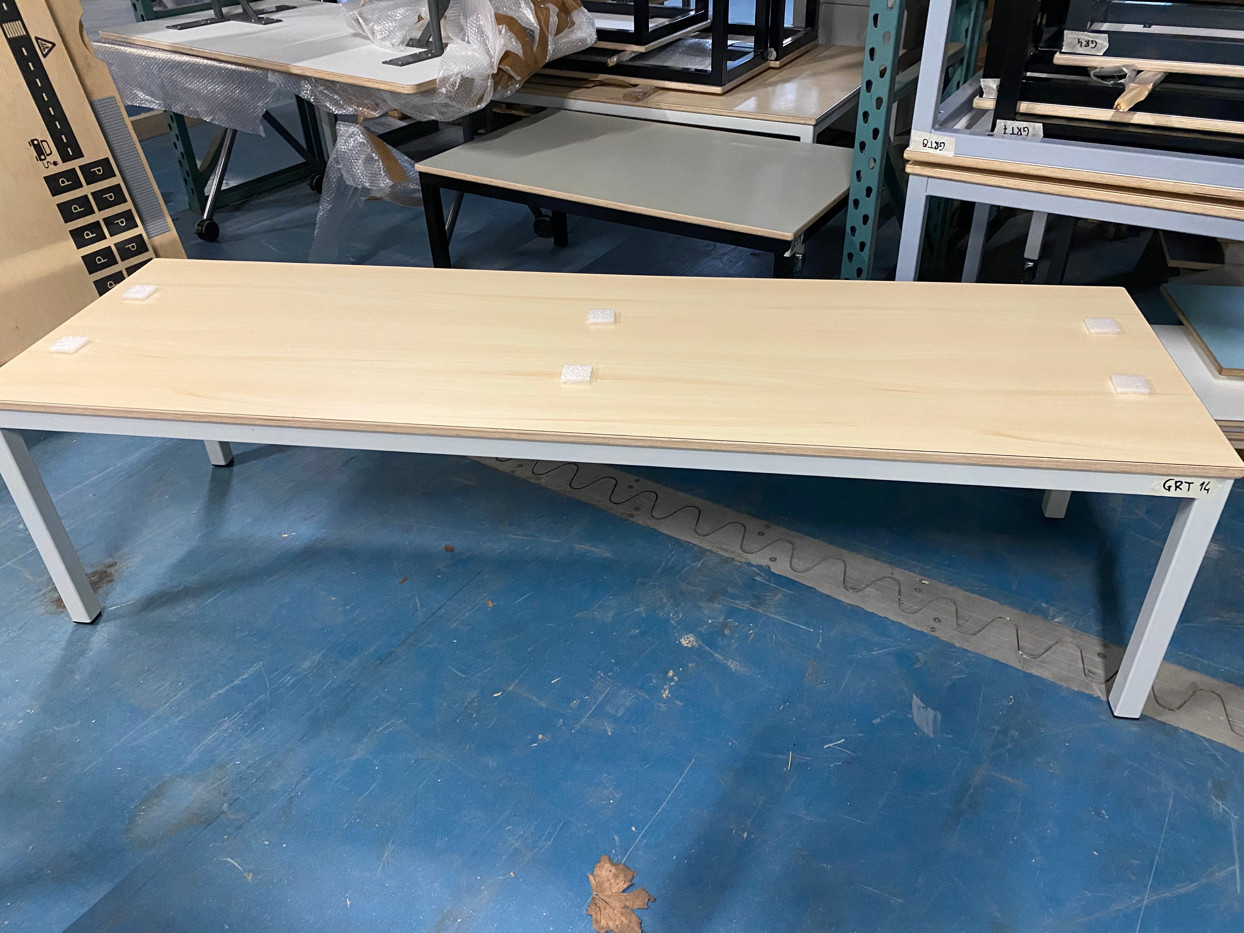 groepstafel op steldoppen