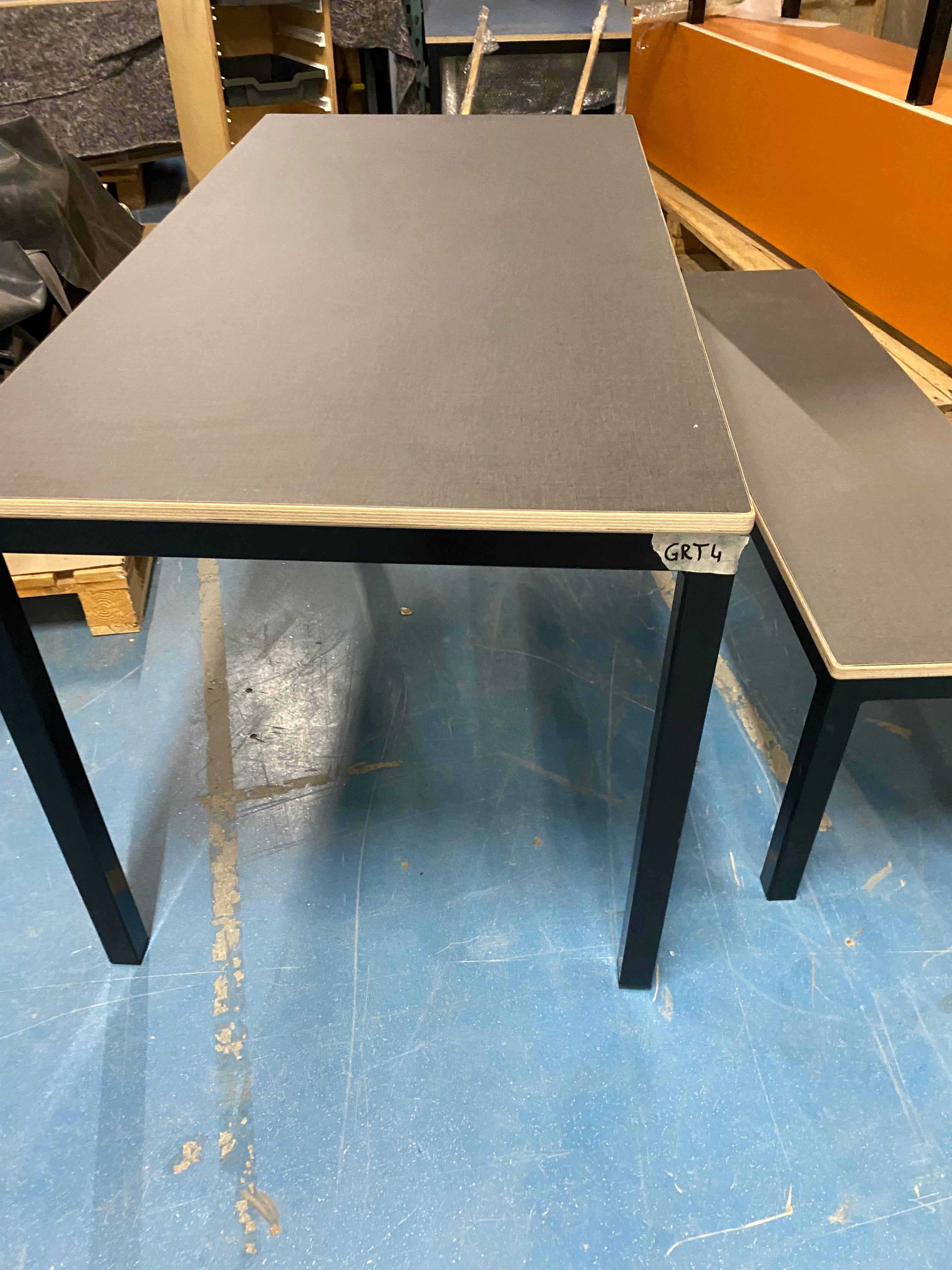 groepstafel op steldoppen