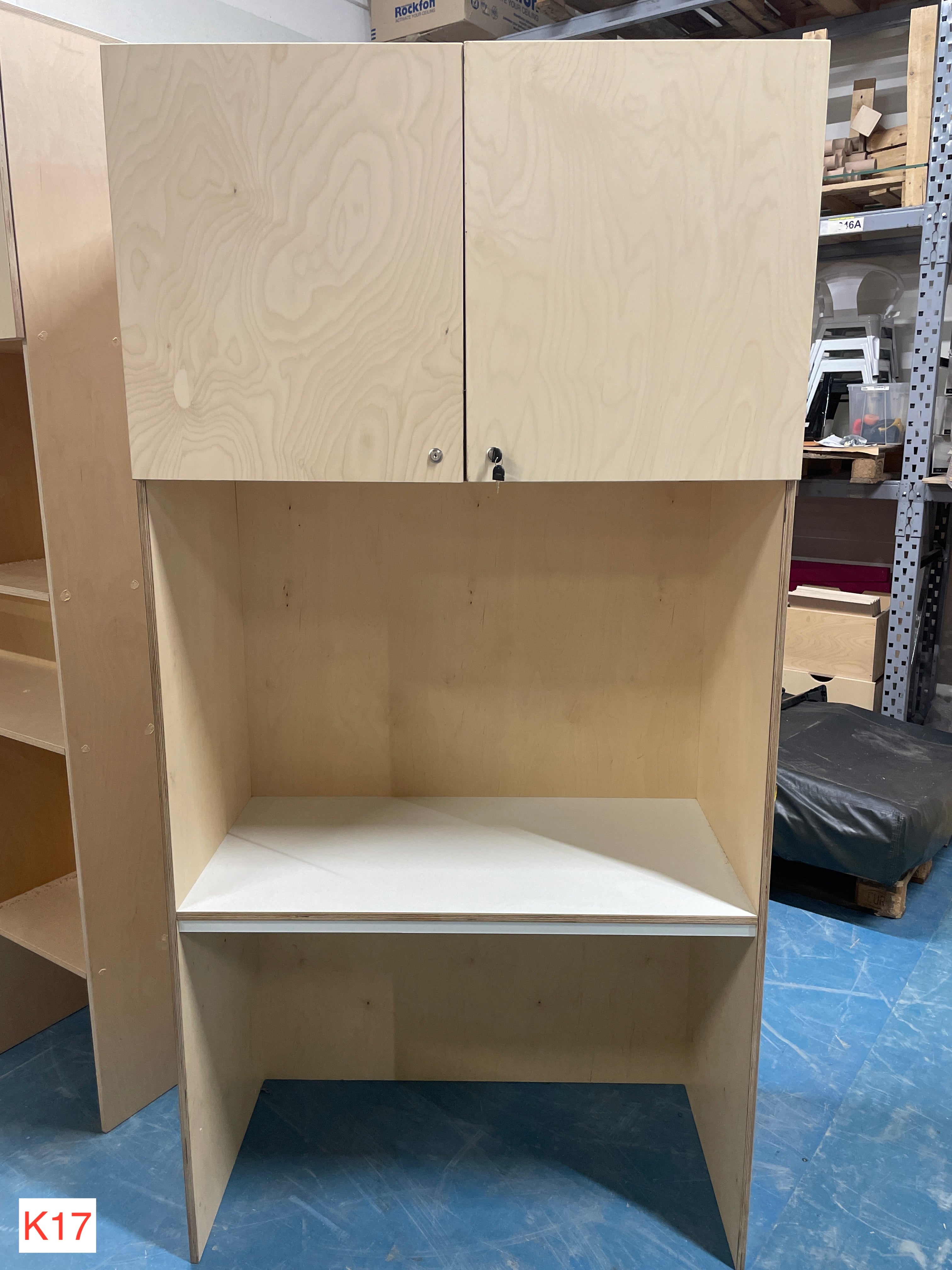 wandkast, met deuren met slot, werkplek leerkracht