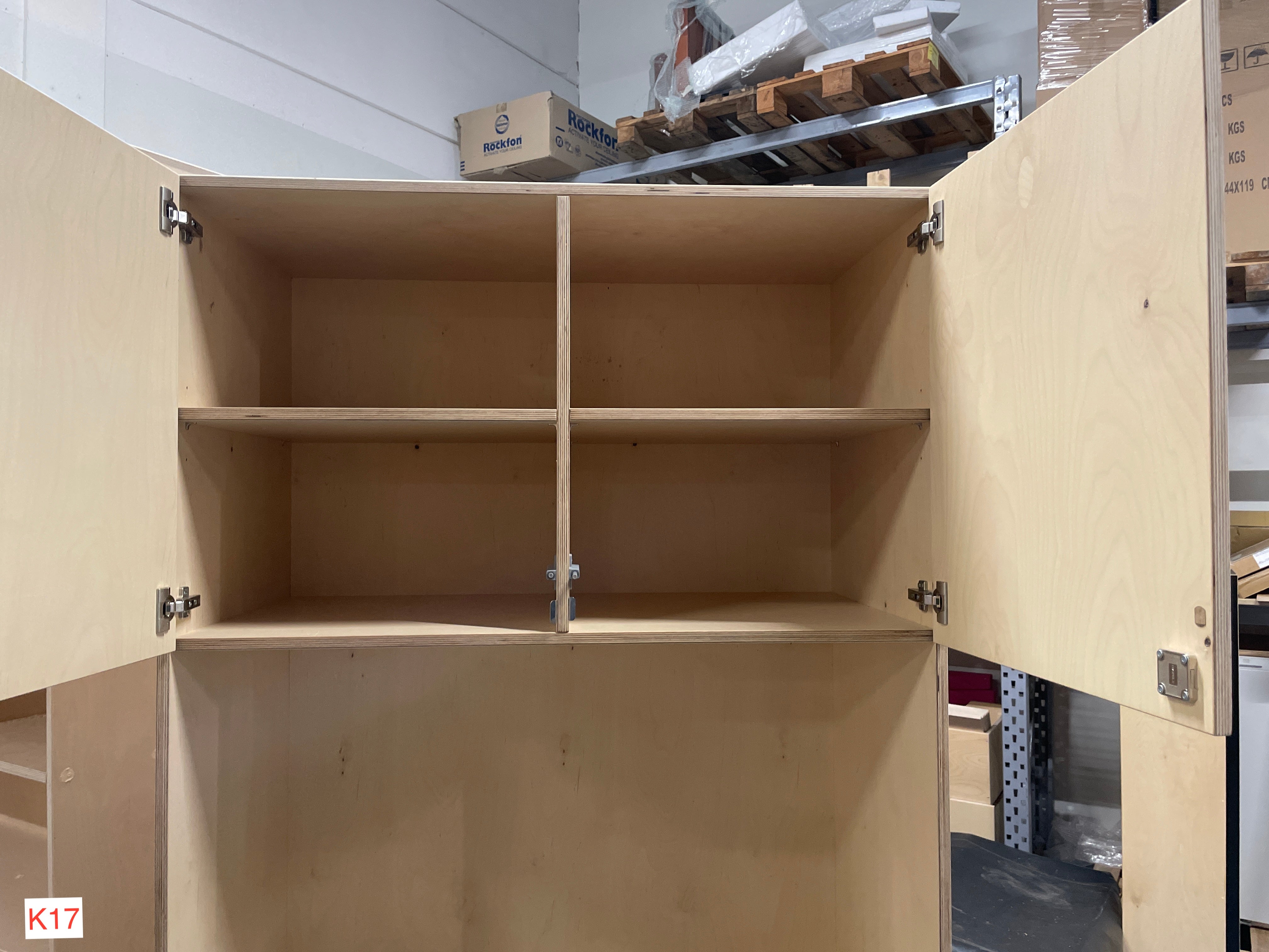 wandkast, met deuren met slot, werkplek leerkracht