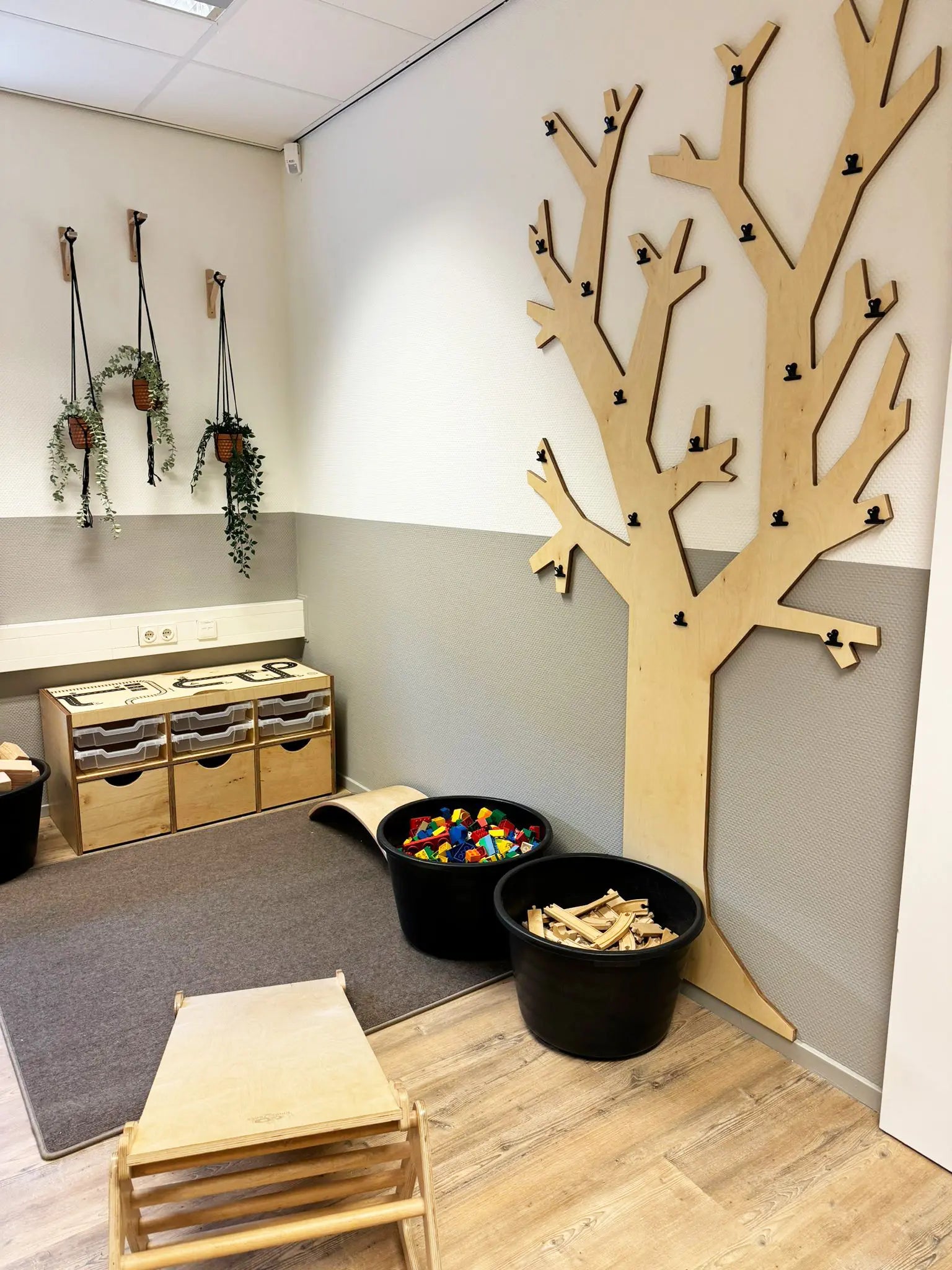 expoboom met zwarte klemmen