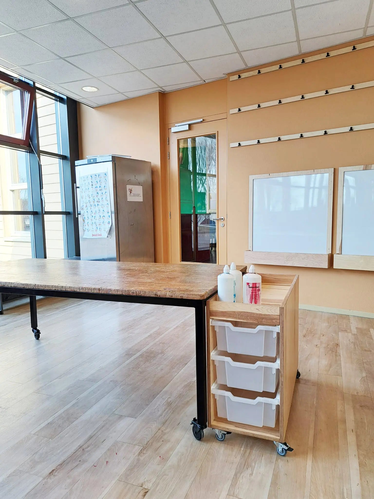 atelierbak met lades, op wielen