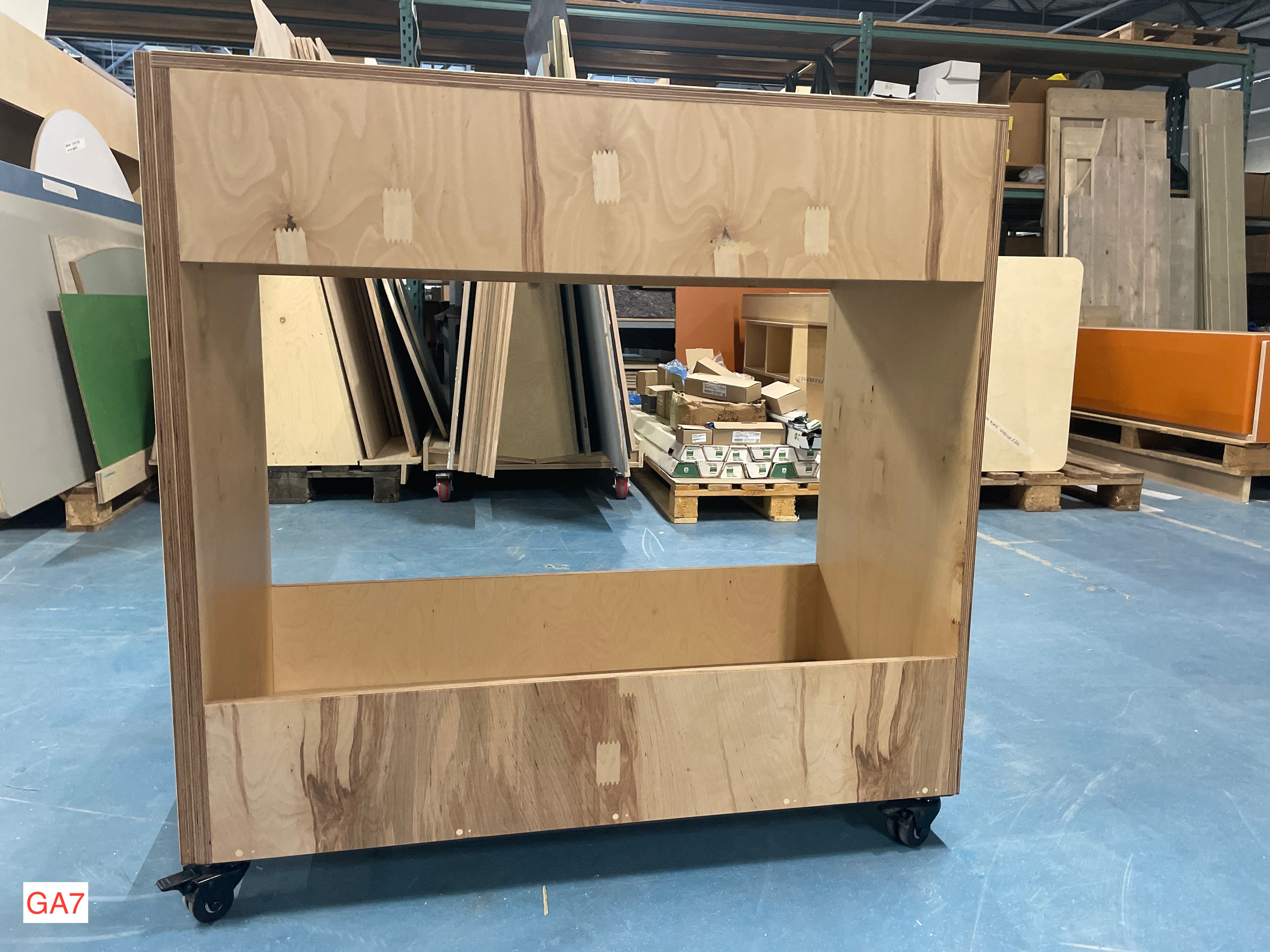 garderobe, met tassenbak boven/onder, zijkant spiegel, op wielen
