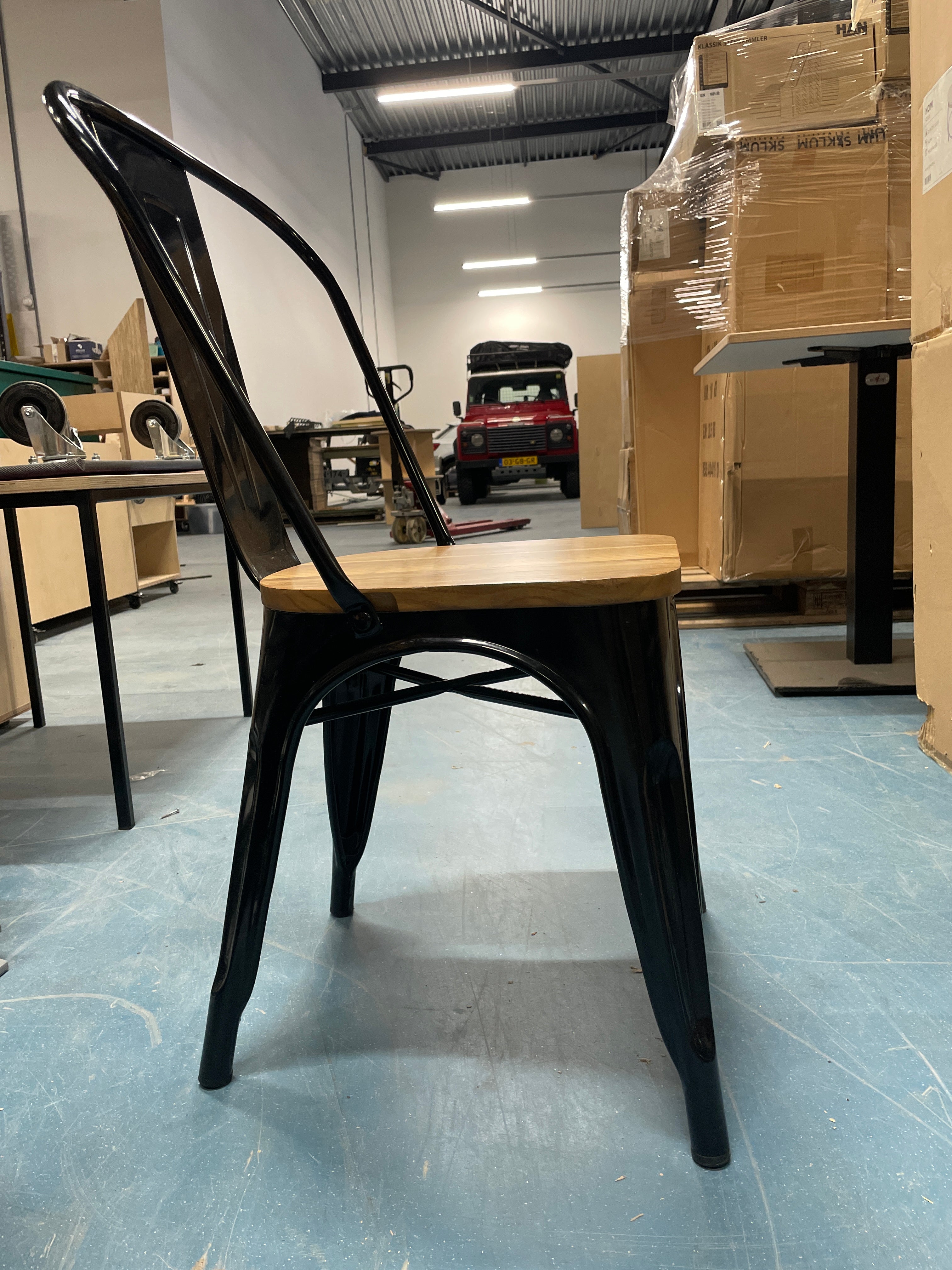 stoel industrieel, met houten zitting